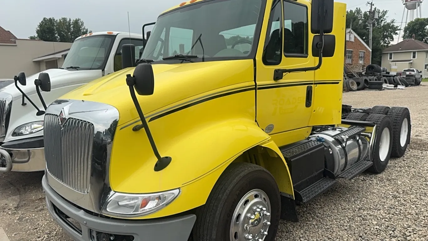 2016 International 8600 day cab