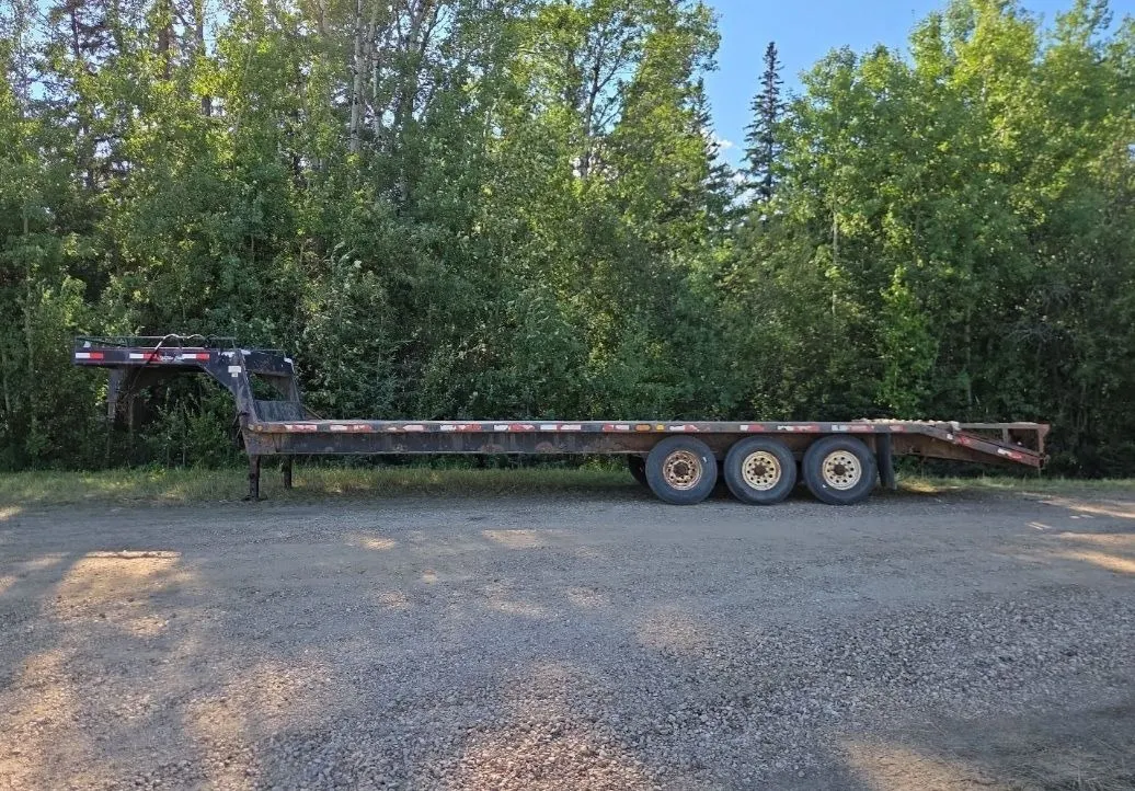 Norbert Gooseneck Trailer 28 foot