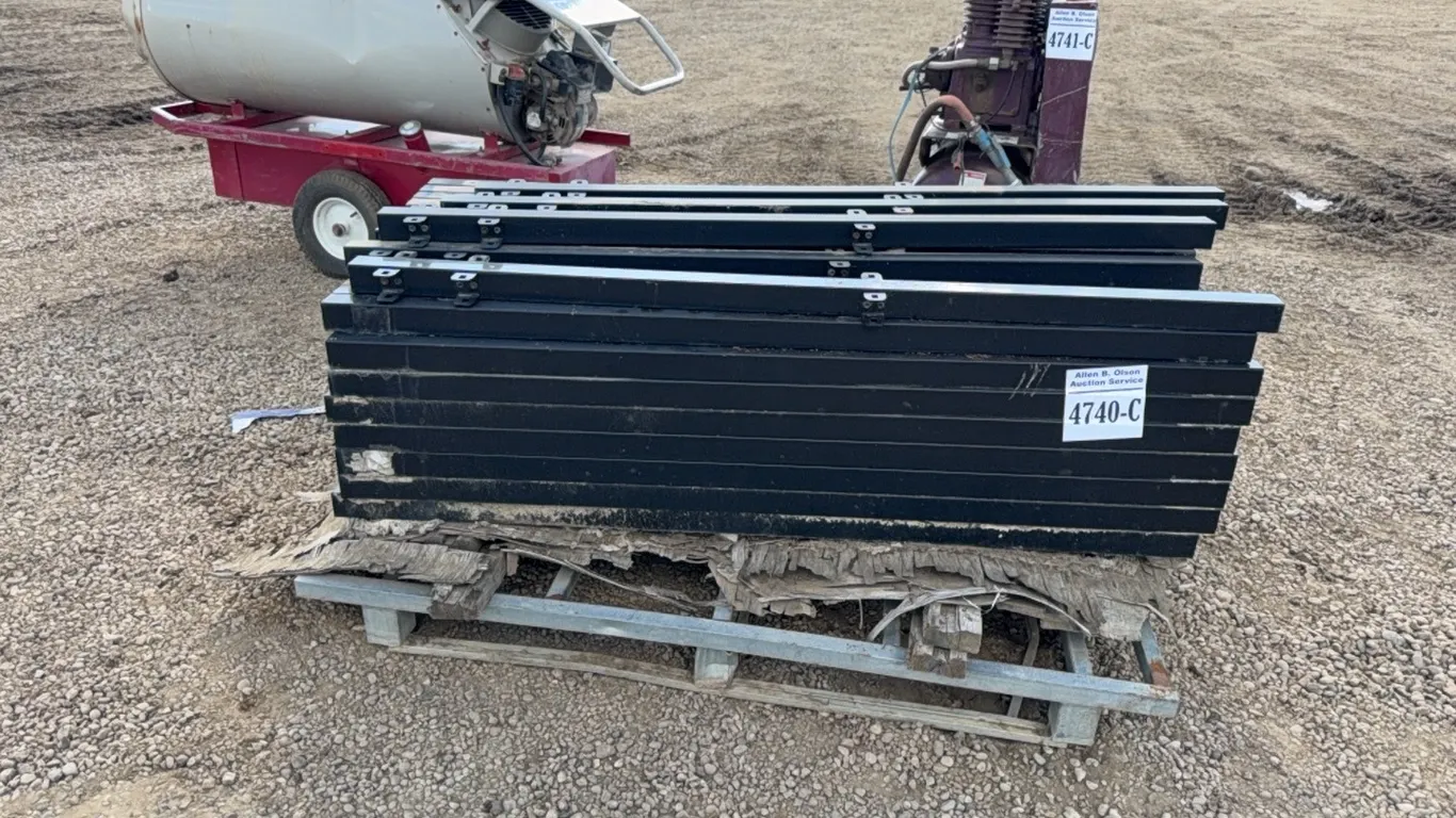 PALLET OF POWDER COATED FENCE POSTS
