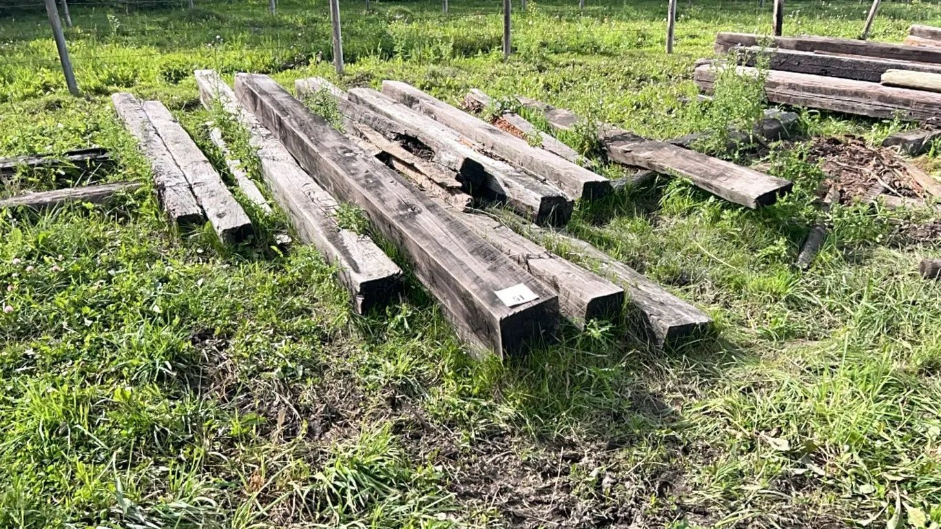 LG ASSORT OF RAILWAY TIES