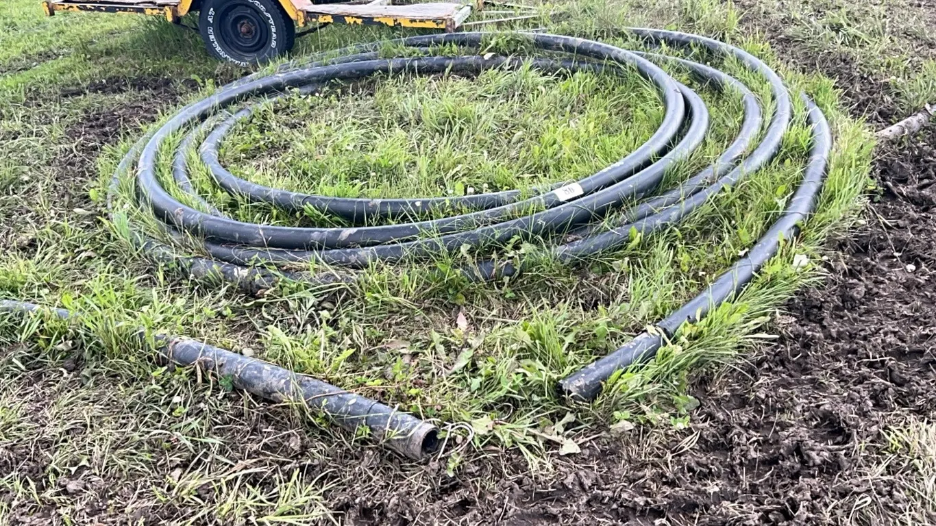 AMOUNT OF 3 1/2" OD BLACK PLASTIC PIPE