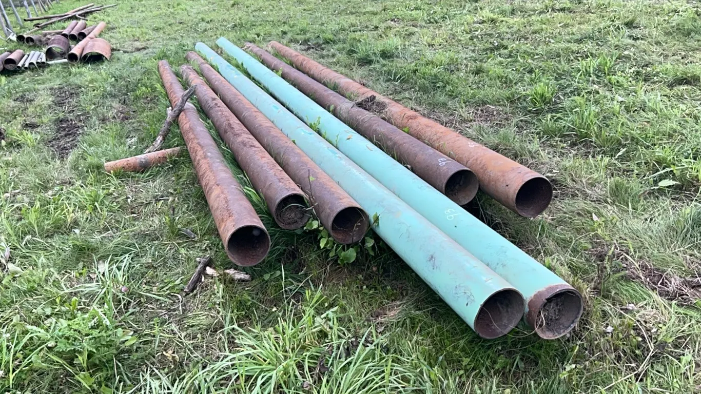 7 PCS OF 6 1/2" PIPE & 2 - SMALLER PCS UNDER AS DUNNAGE