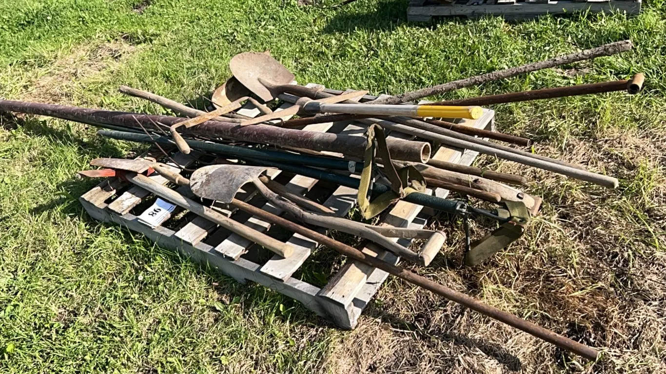 ASSORT GARDEN TOOLS