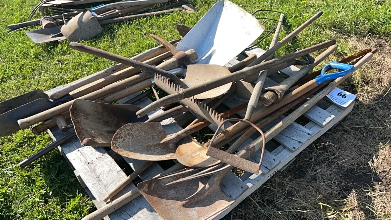 ASSORT GARDEN TOOLS