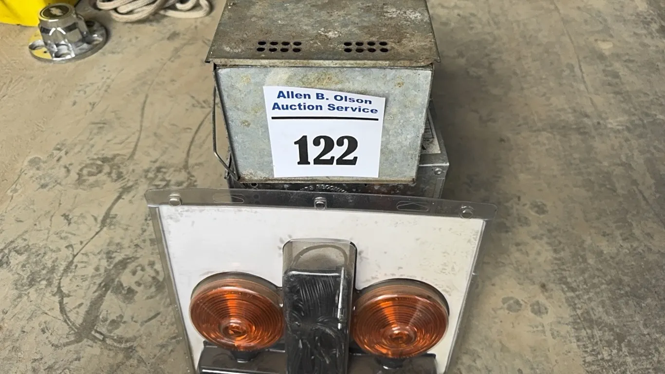 LIVE MOUSE TRAPS & MAGNETIC TRAILER LIGHTS