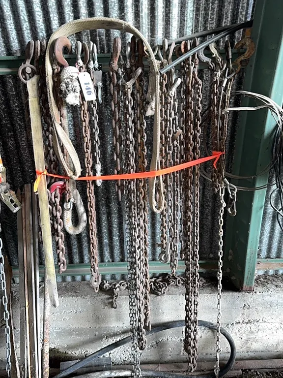 ASSORT CHAINS w/ HOOKS - ENCASED IN RIBBON BUNDLE