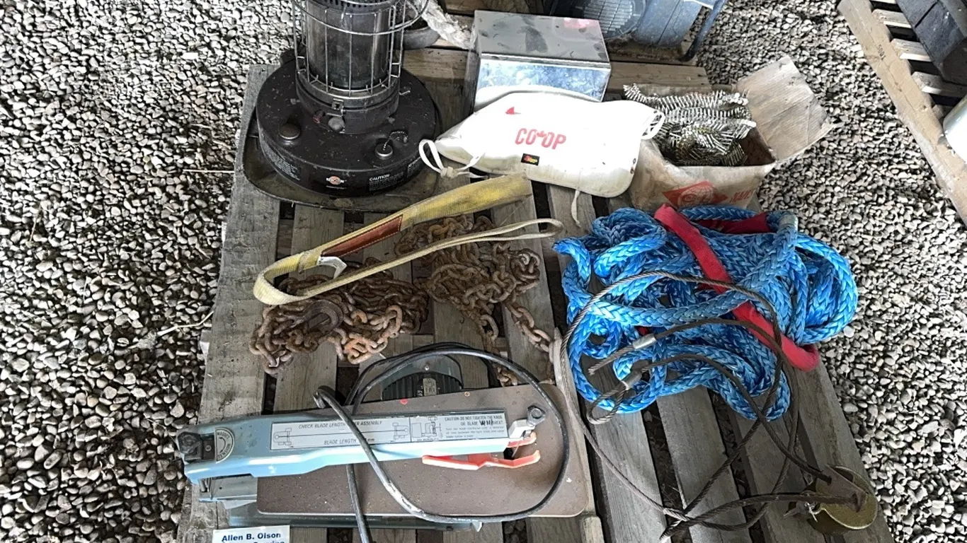 SCROLL SAW, TOW ROPE, CHAINS, CARPENTERS APRON & KEROSUN KEROSENE LAMP