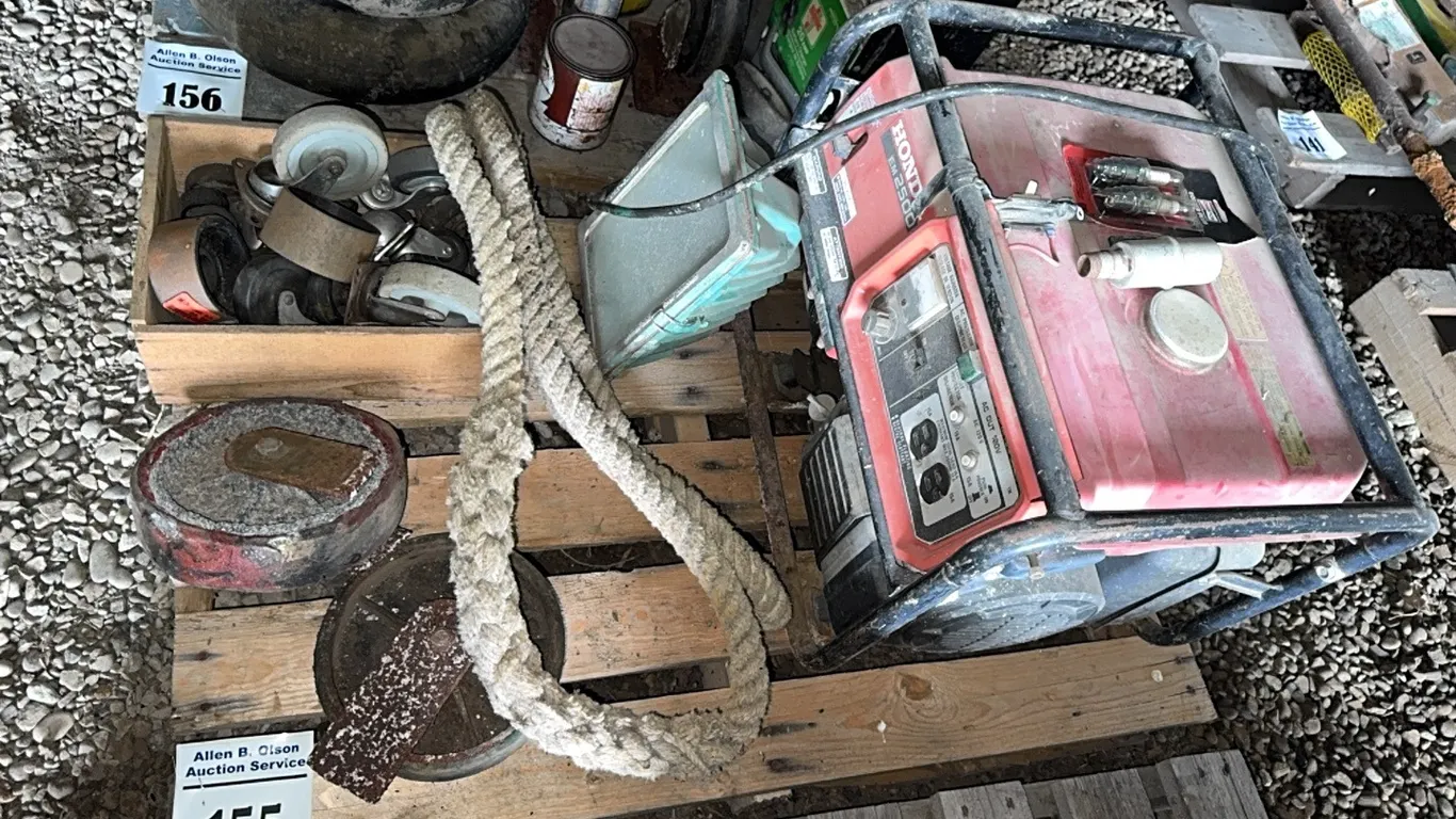 HONDA EM2500 - CONDITION UNKNOWN