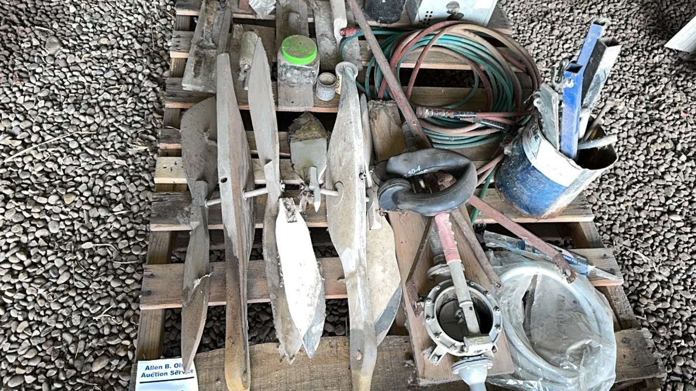 DRYWALL TOOLS MOUSE TRAP, HAND PUMP, AIR HOSE & MORE