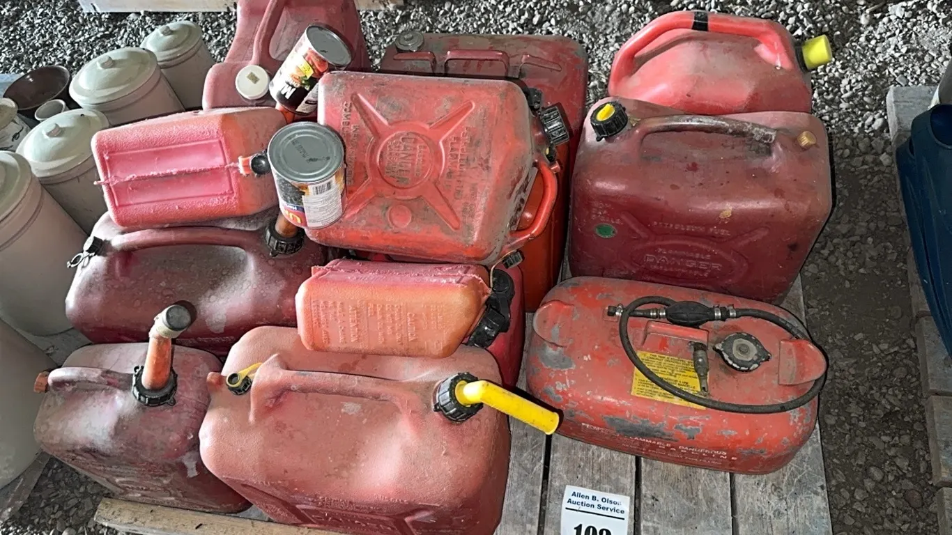ASSORT JERRY CANS & BOAT GAS CANS