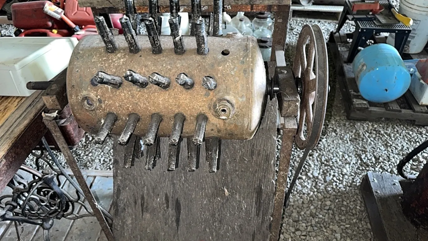 VINTAGE CHICKEN PLUCKER