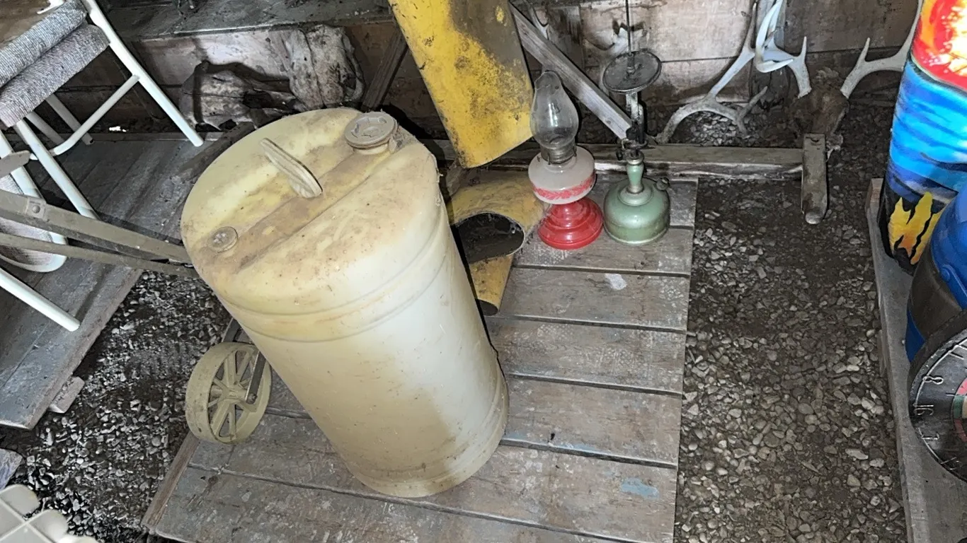 GARDEN SEEDER, 2 -VINTAGE LAMPS & WATER JUG