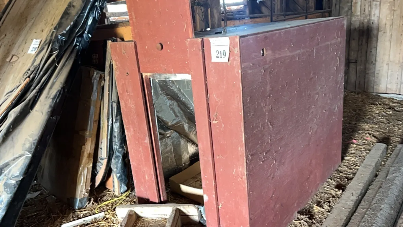 HOME BUILT 39"Wx4'HX57"L WOODEN CALF WARMER
