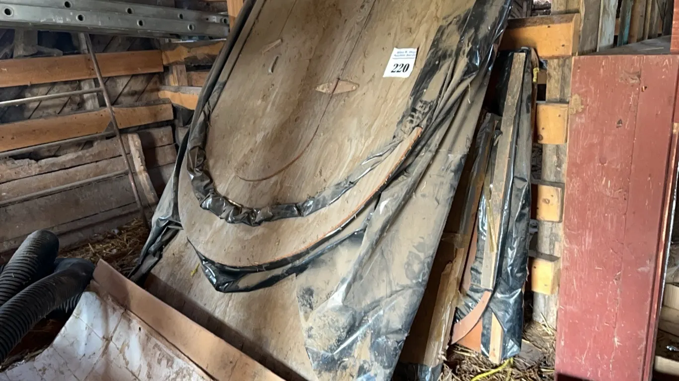 APPROX 4'X8' 3 PERSON FOLD OUT ICE FISHING SHACK