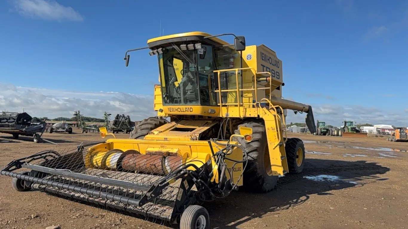 NH TR99 SP COMBINE - s/n 566041 w/ NH 75C 14' BELT PICK-UP s/n PMN 0001054