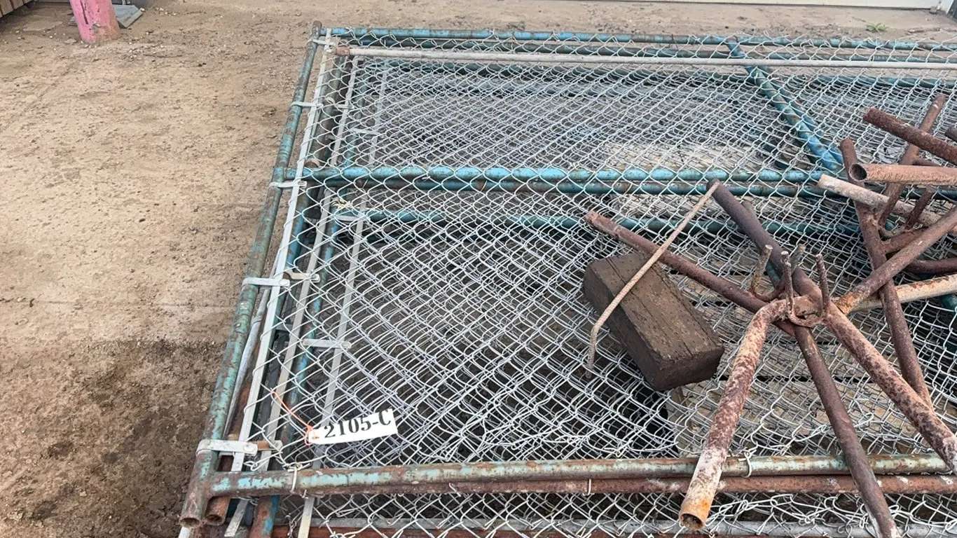 6 - CONSTRUCTION FENCE PANELS w/ LEGS