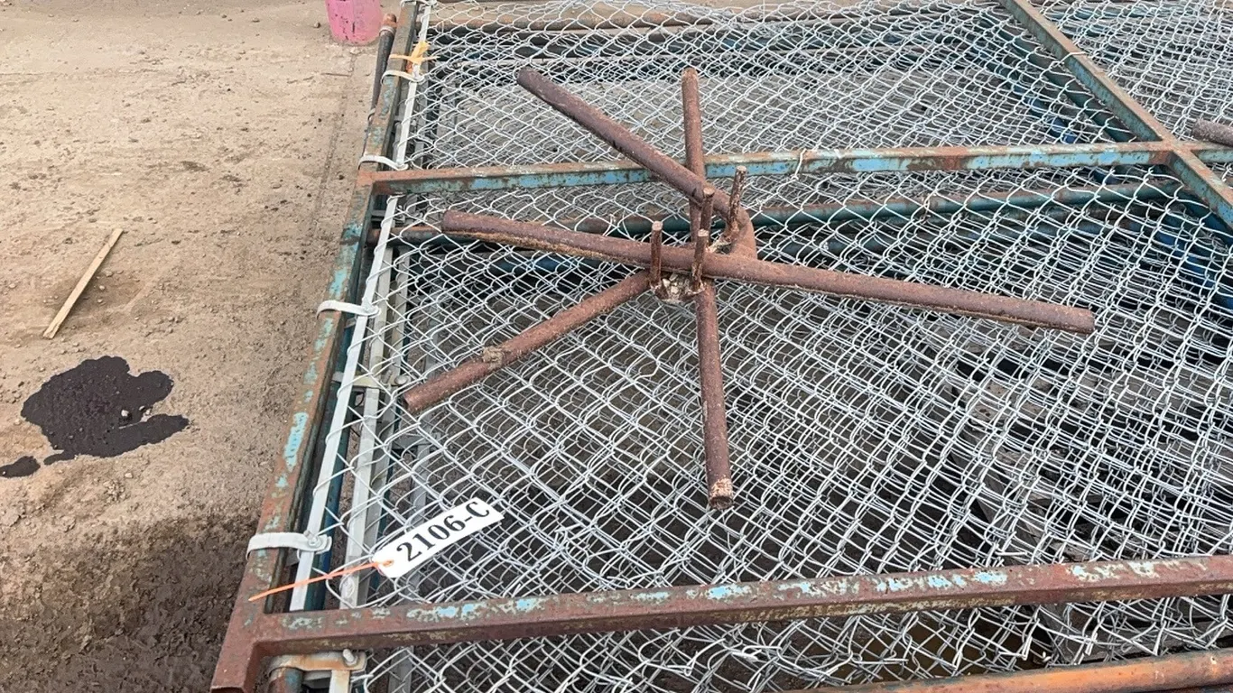6 - CONSTRUCTION FENCE PANELS w/ LEGS