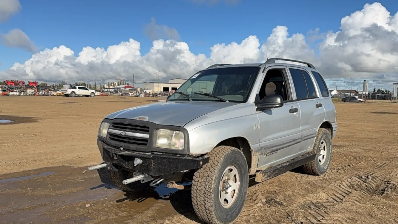2000 CHEV TRACKER SUV - REBUILT STATUS - VIN: 2CNBJ13C8Y6946718