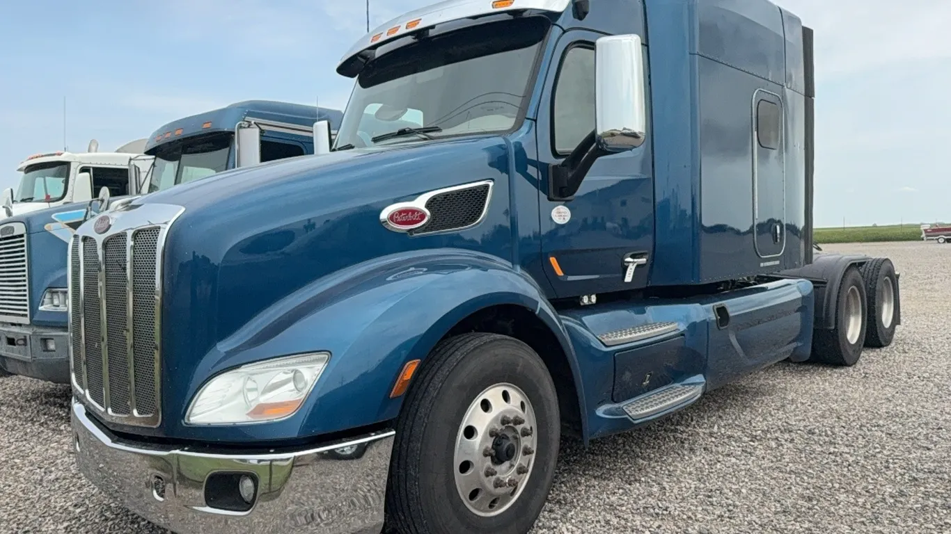 ID 4781 2018 Peterbilt