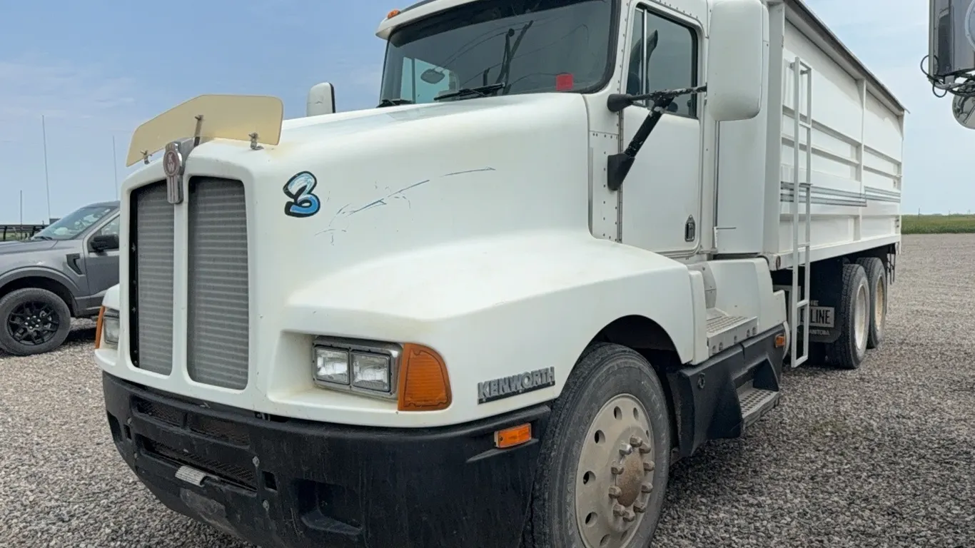 ID 4870 1993 Kenworth T600
