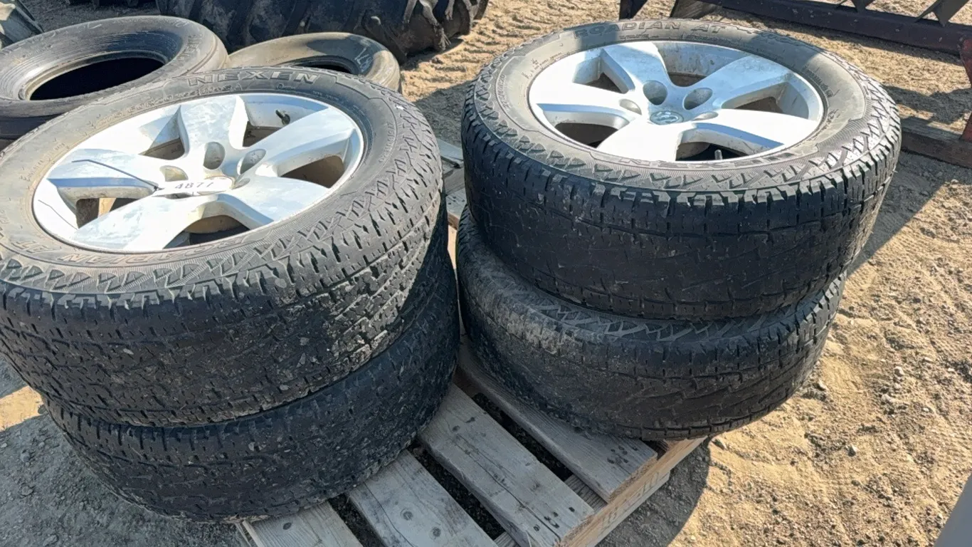 ID 4877 Ram Rims/Tires (4)