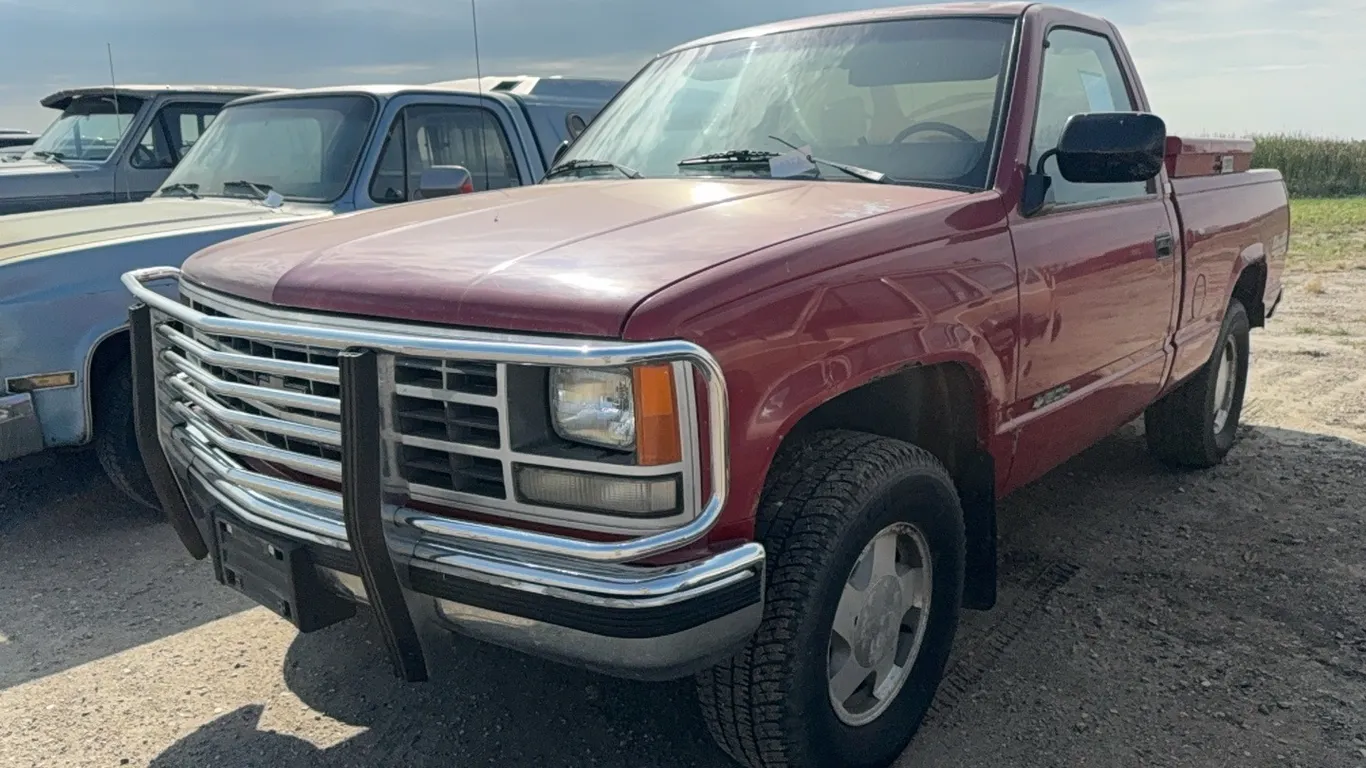 ID 4782 1989 Chevy Cheyenne 4x4 Pickup
