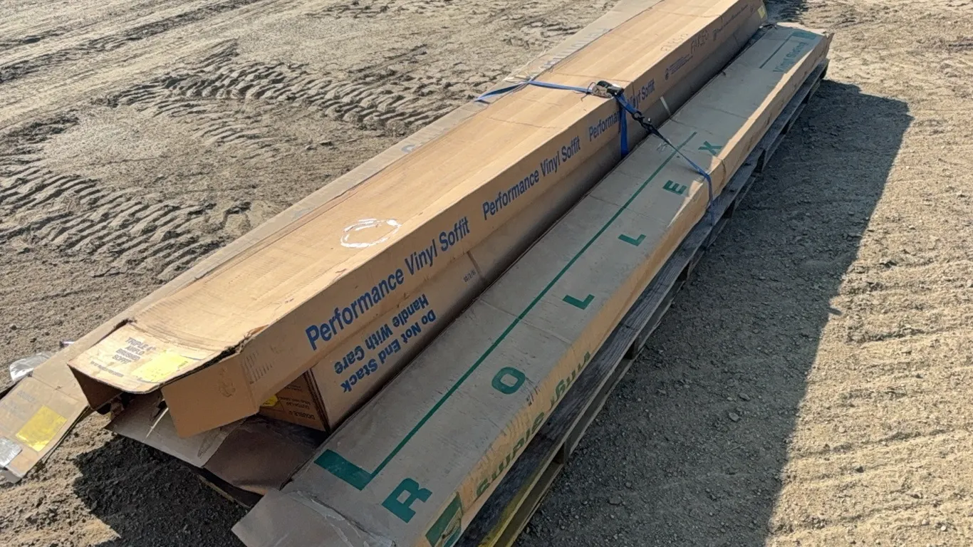 ID 4869 Pallet of Misc Vinyl Siding