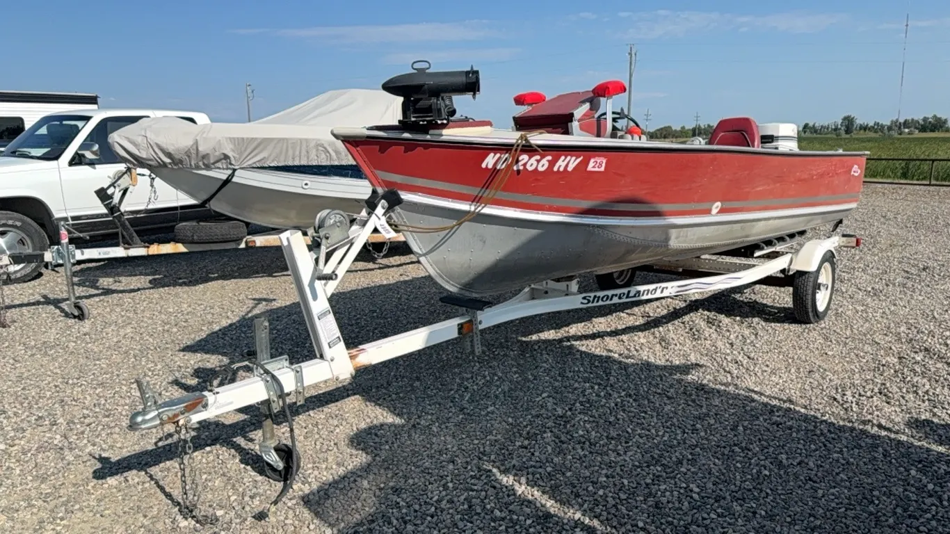 ID 4889 1984 16ft Lund Mister Pike/1985 40hp Johnson/ 1998 Shorelander Trailer
