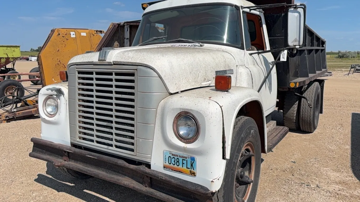ID 4910 1975 International Dump Truck