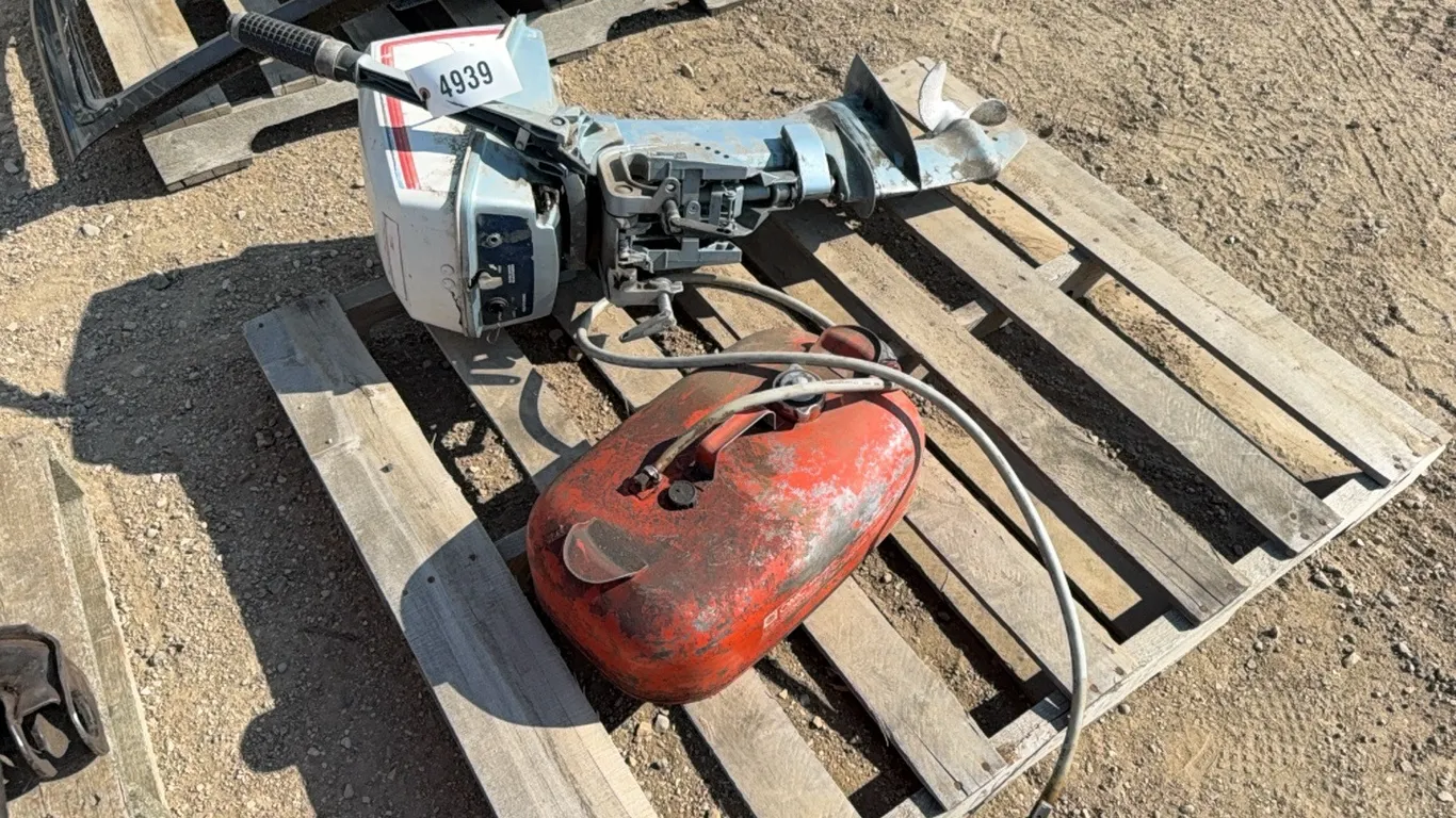 ID 4939 Evinrude 7.5hp Boat Motor