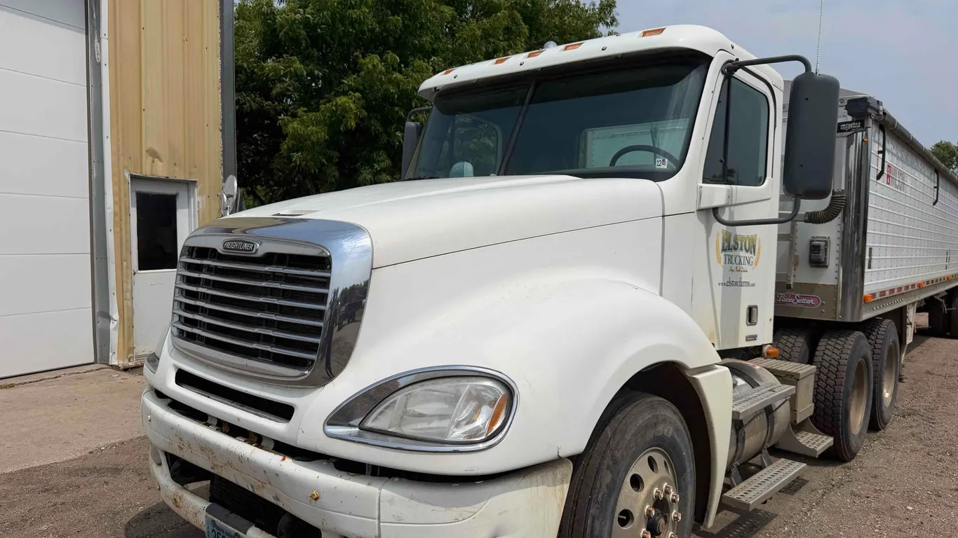 2006 Freightliner Semi