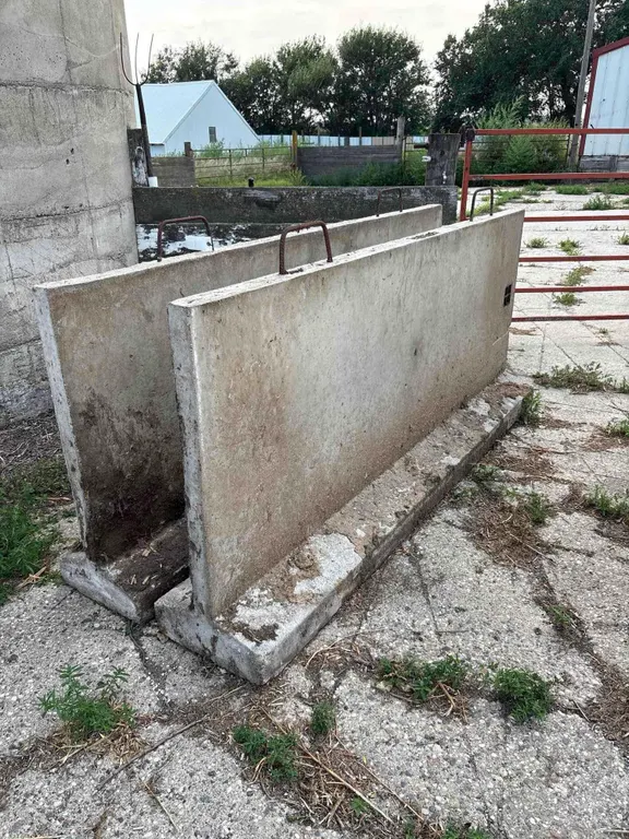 2- 8’ Portable Concrete Walls