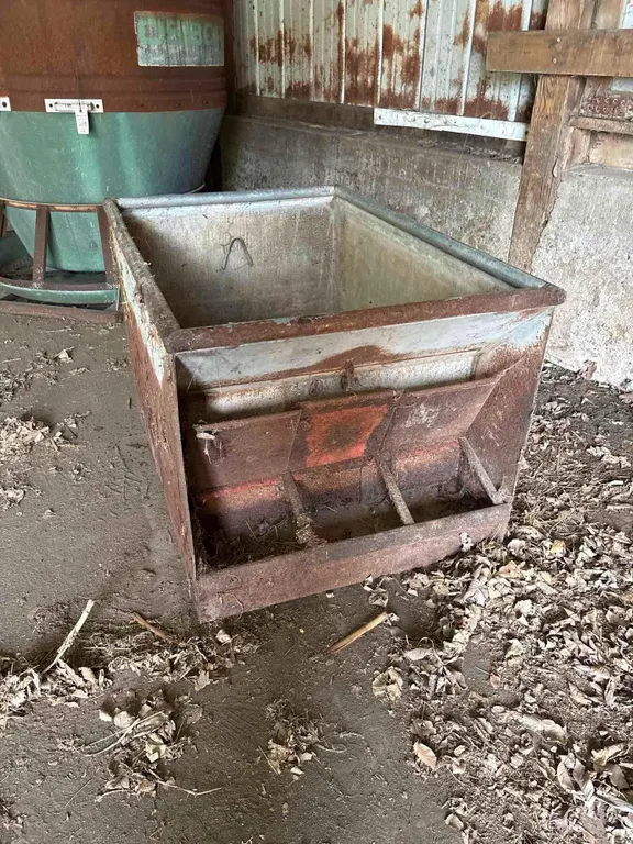 4’ x 32”x 20” Tall Water Tank