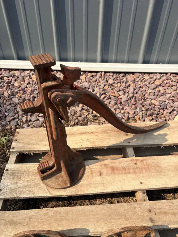 Railroad Ratchet Jack