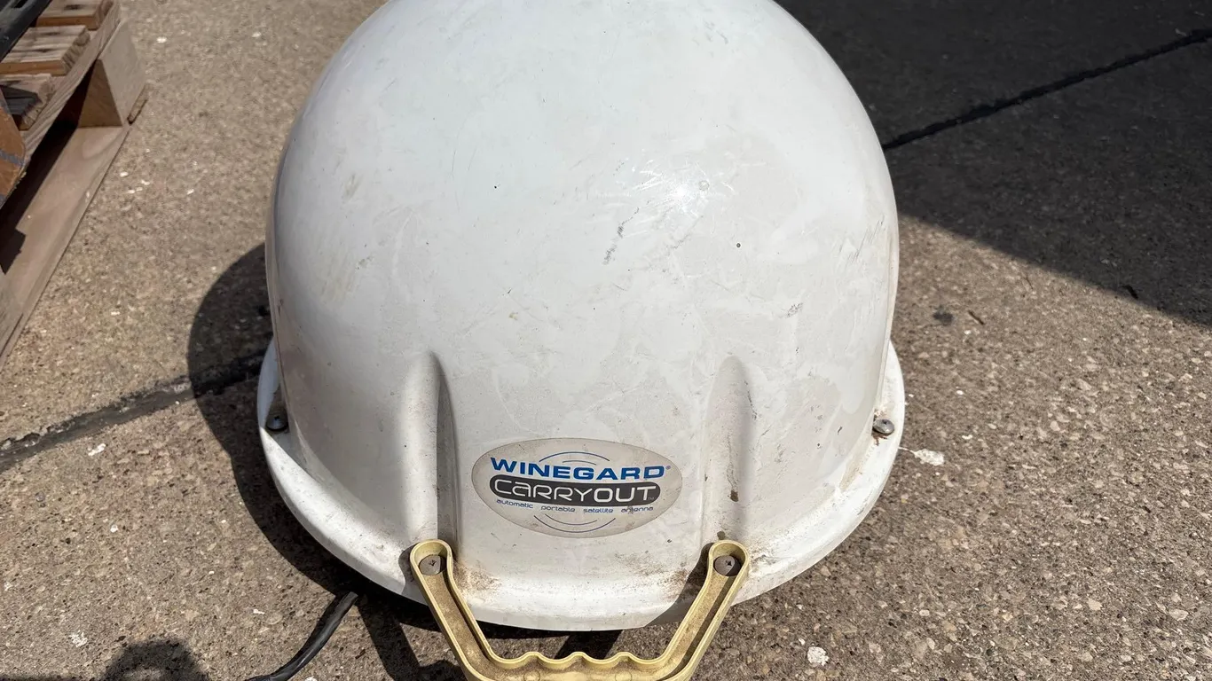 Winegard Carryout Portable Antenna