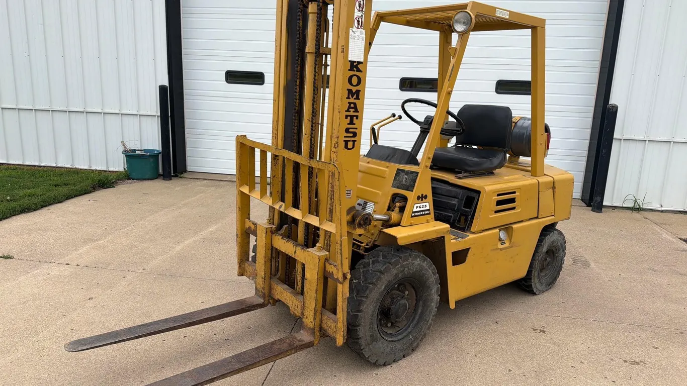 Komatsu FG25 Propane Forklift
