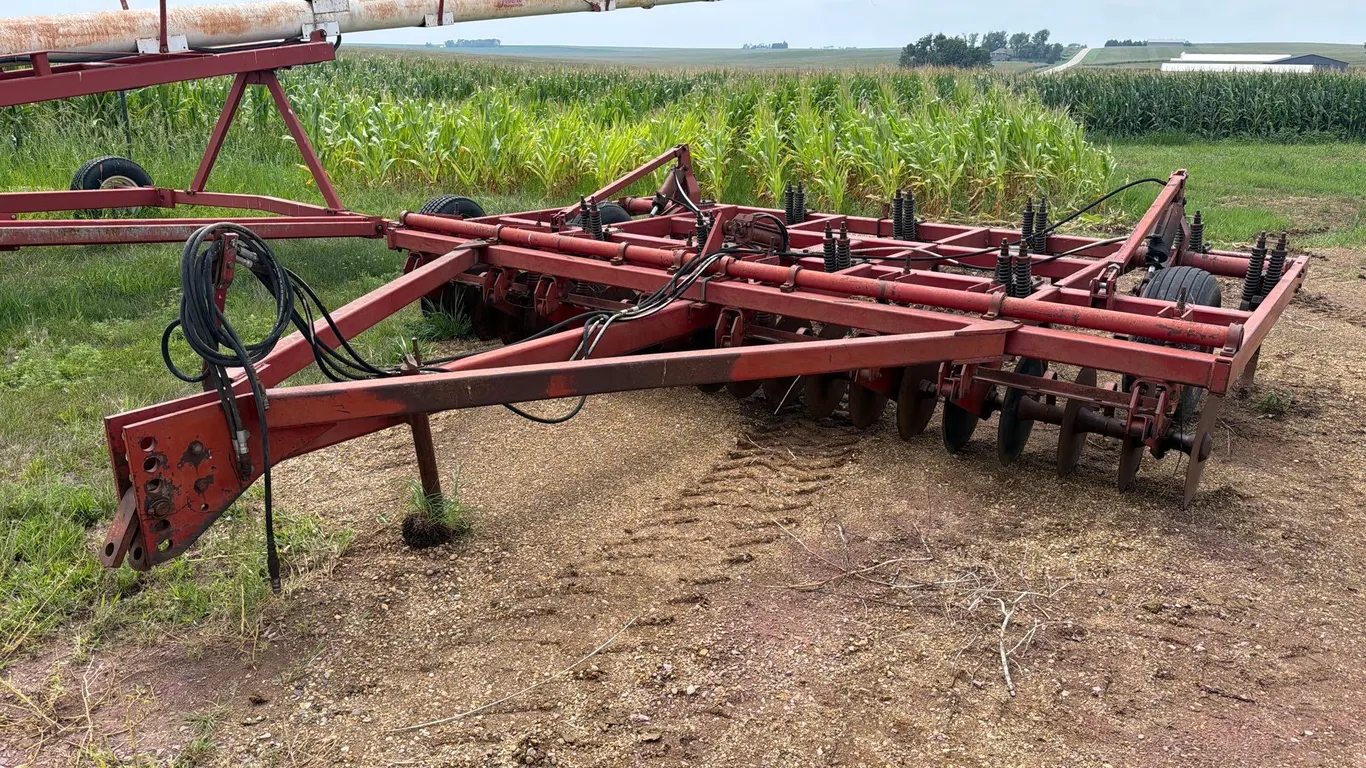 International 6000 12 Shank Chisel Plow