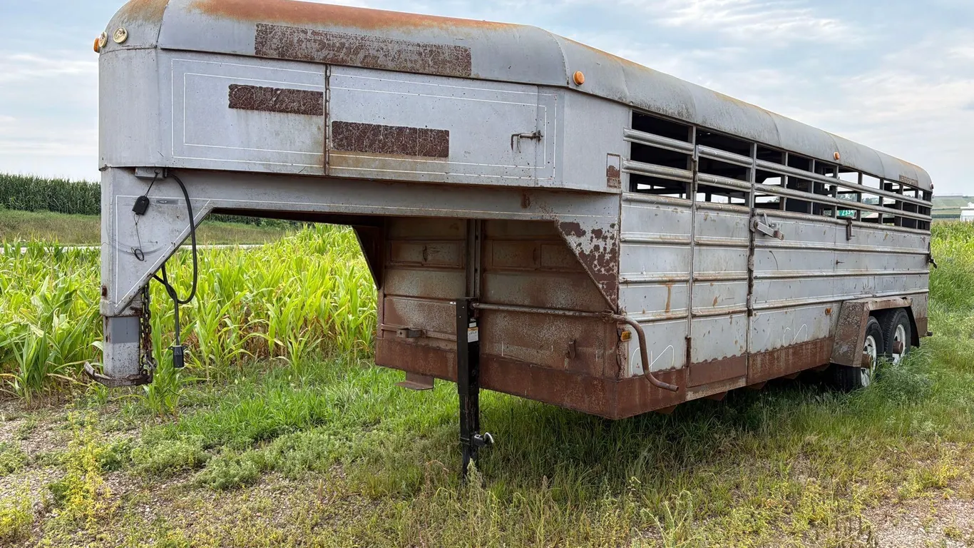 1975 Triggs 7ft x 20ft Gooseneck Livestock Trailer