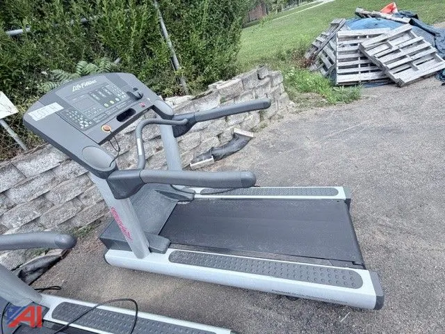 (1) Life Fitness Commercial Treadmill