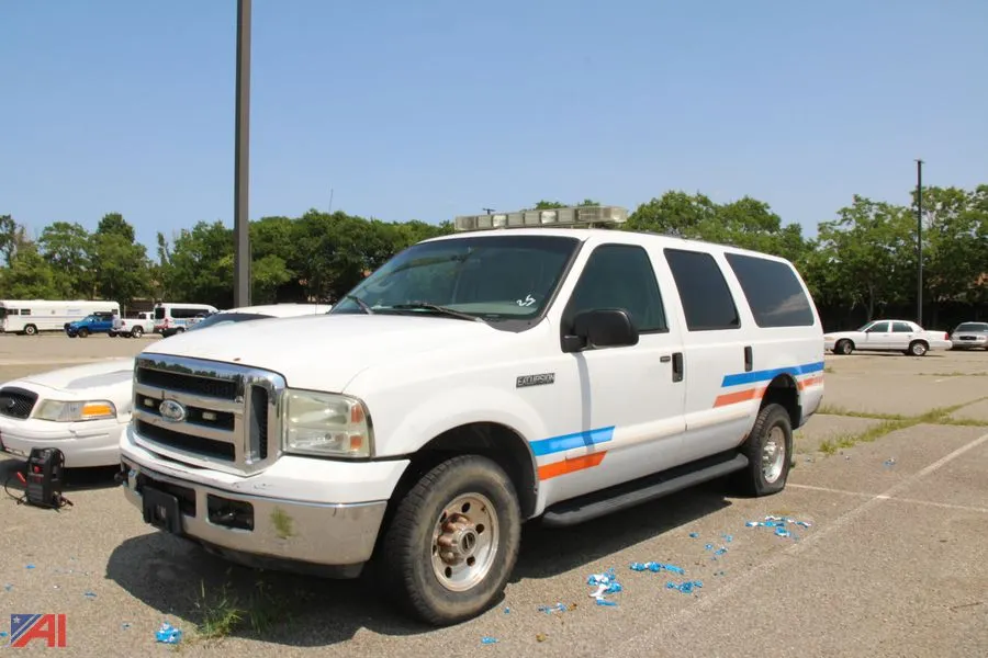 2005 Ford Excursion SUV