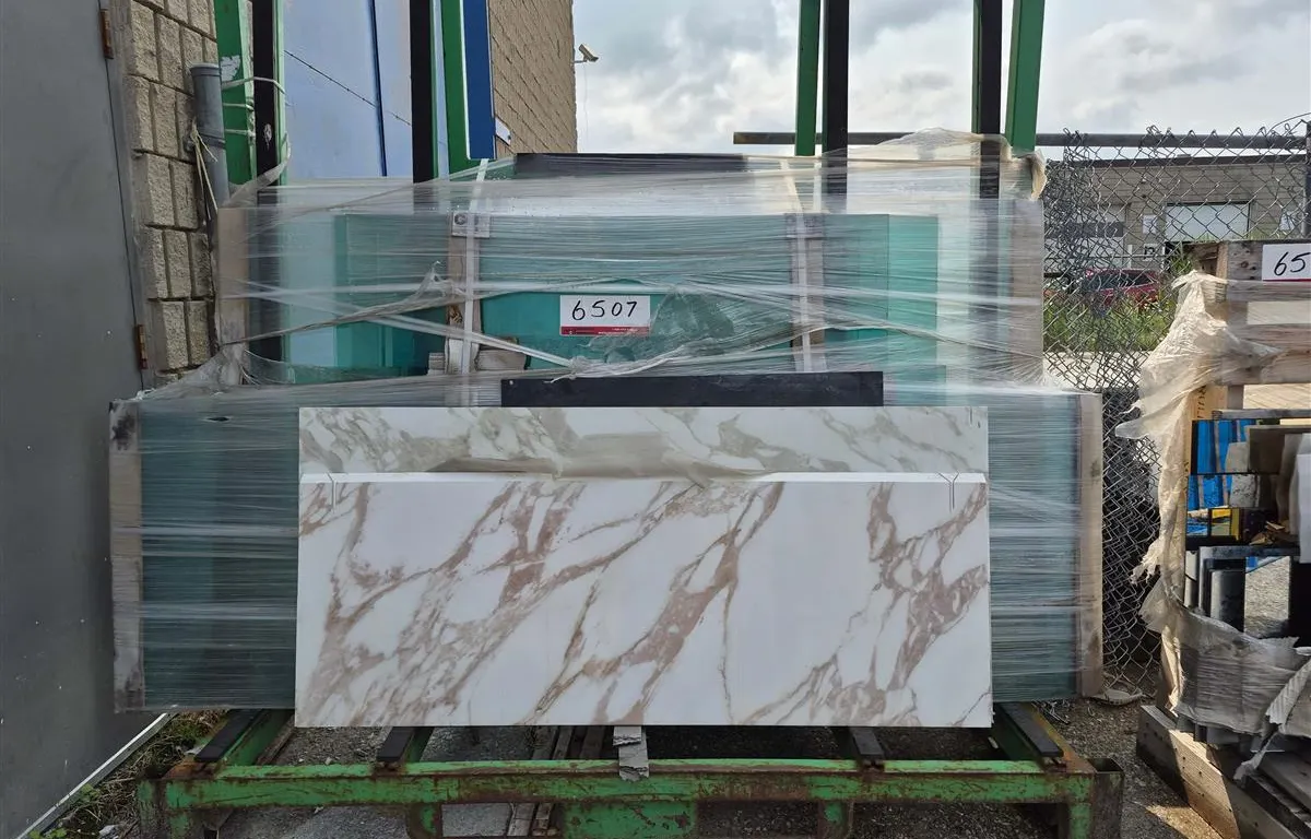 Green A-Frame with Glass, Quartz & More
UNRESERVED