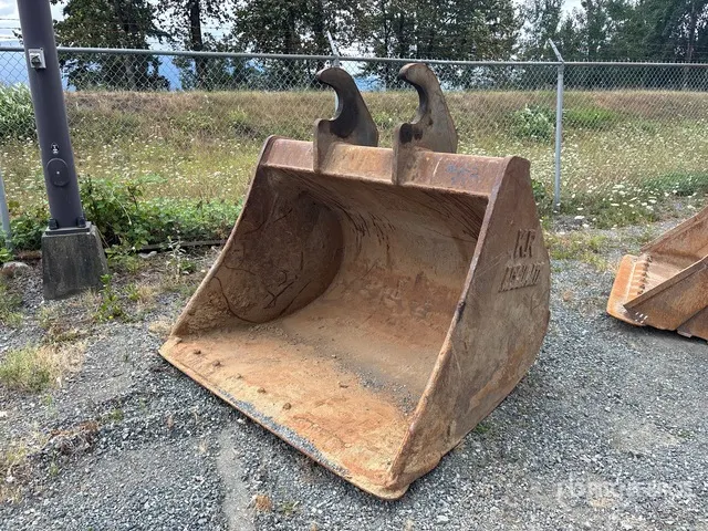Accurate 68 in Cleanup Excavator Bucket - Fits Komatsu PC360LC