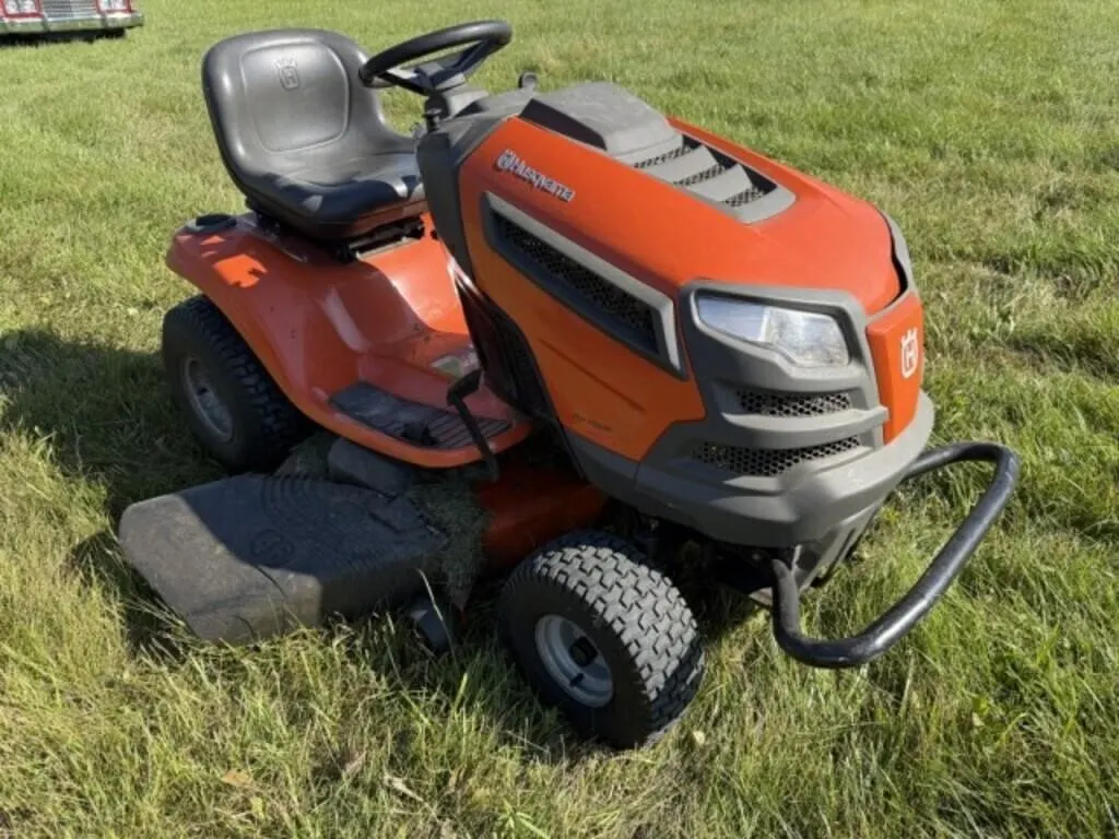 Husqvarna YTH 20V46 Riding Lawnmower