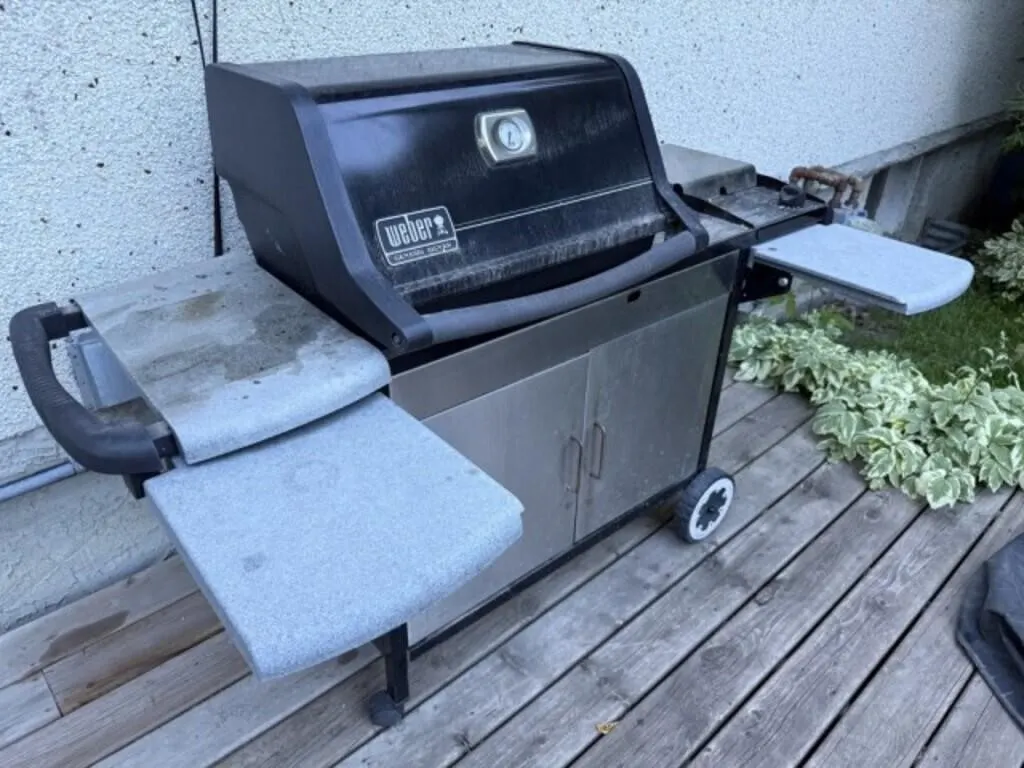 OFFSITE Weber Barbeque c/w Cover