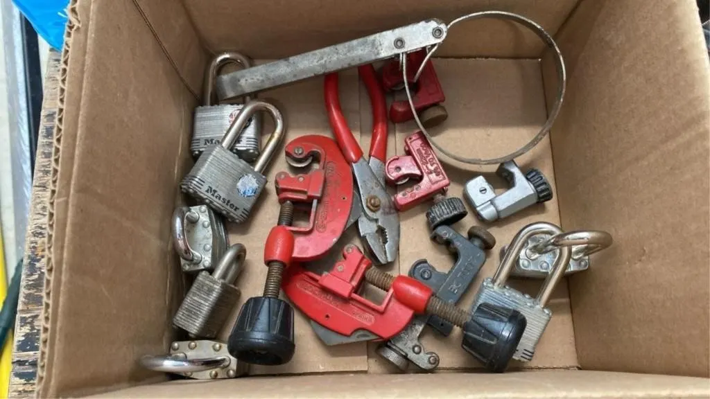 Pipe/tubing cutters, MasterCraft locks