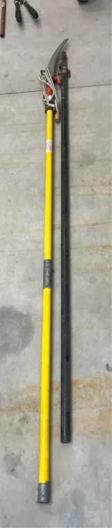 Tree limb trimmer
