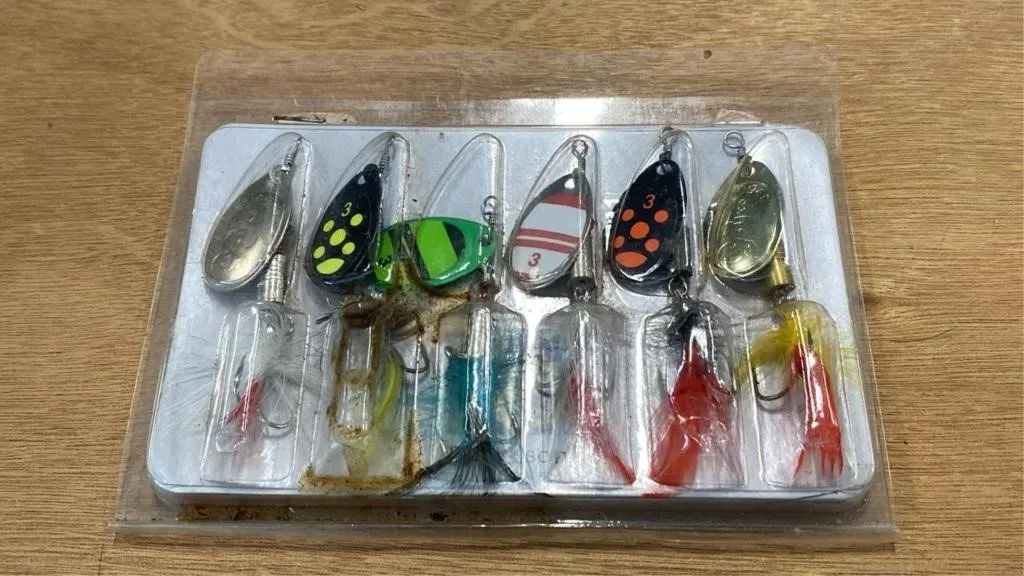 Pack of 6 spinner fishing lures with treble hooks