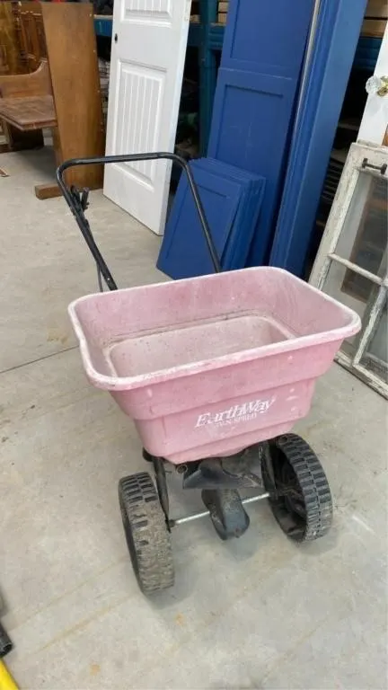 EarthWay EV-N Spred push seeder