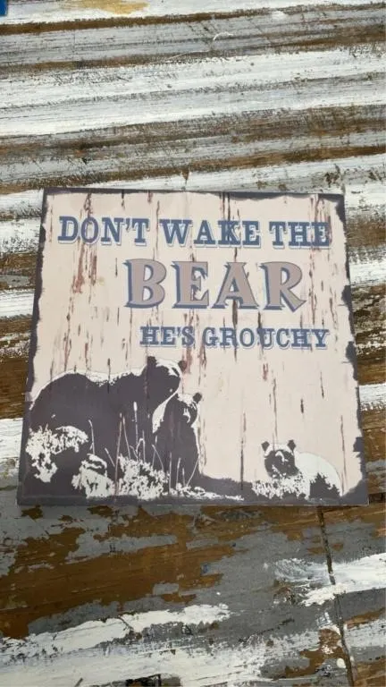 8.5in square �Don�t wake the bear� sign