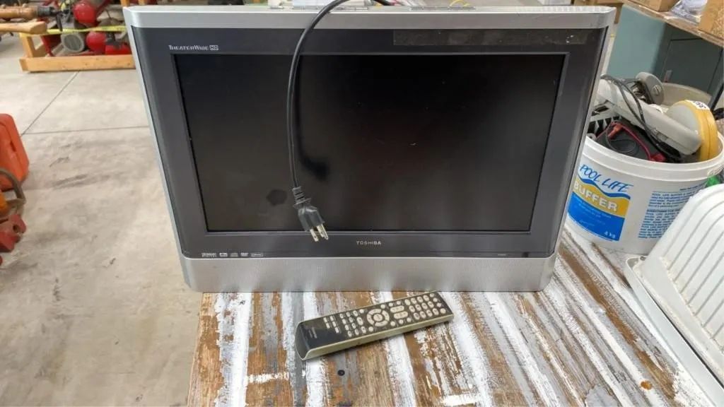 Toshiba LCD TV/DVD combination system